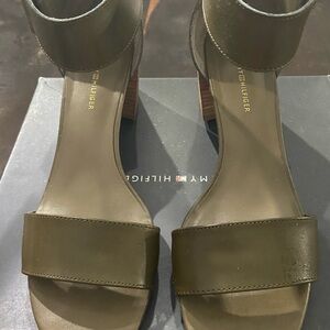 Tommy Hilfiger women’s 8 1/2 olive green sandal gently worn, very good condition